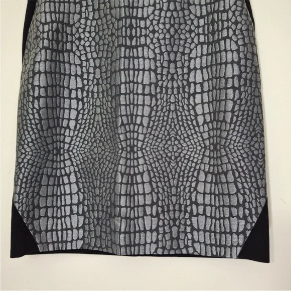 Diane Von Furstenburg Emma Jacquard
Leopard Print Pencil Skirt Size 10 - Picture 4 of 6